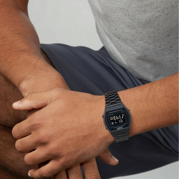 Ρολόι χρονογράφος Casio Vintage B640WB-1BEF με μαύρο ατσάλινο μπρασελέ, μαύρο καντράν σε τετράγωνο σχημα με ψηφιακή ένδειξη και στεγανότητα 5ATM-50Μ.